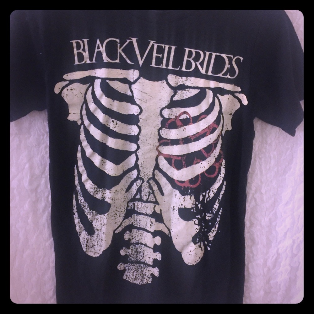 Black veil brides tee .